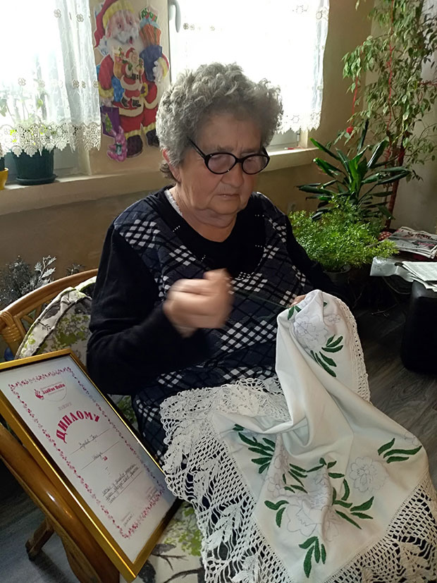 Прабака везе као машина